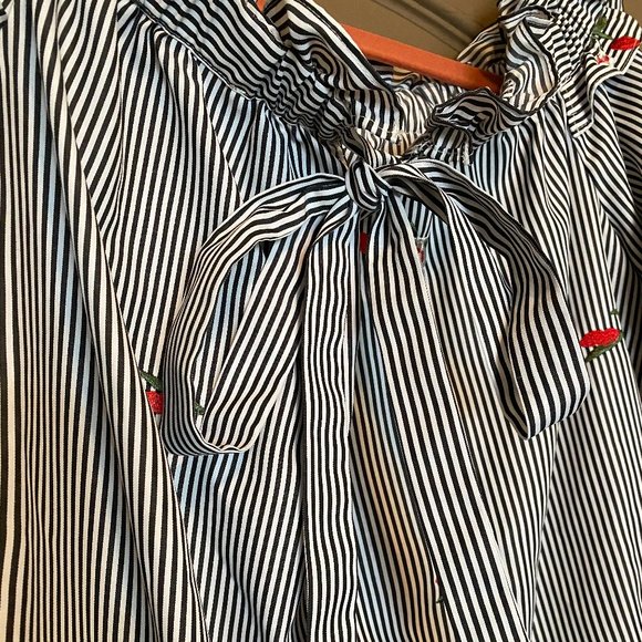 Off Shoulder Embroidered Top + Back Bow Detail - M - Picture 4 of 5